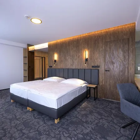 Hotel Harmony Club
