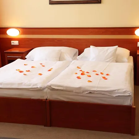 Harmony Club فندق اوسترافا